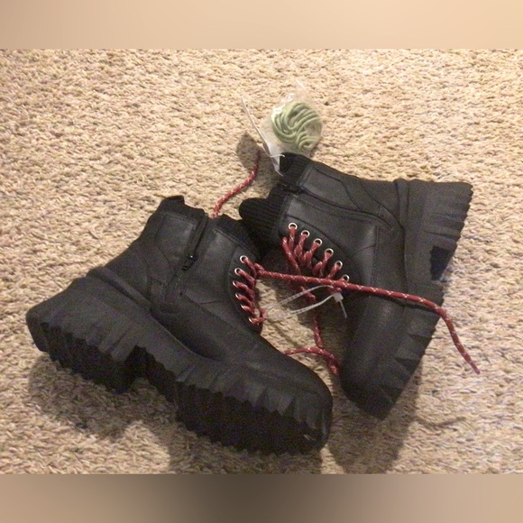 NUTURE WATER PROOF BOOTS (Sz 6 &6.5) - Picture 6 of 12